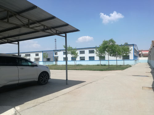 德州健之源地處魯西北平原，毗鄰黃河故道森林公園，生產(chǎn)條件環(huán)境優(yōu)越，擁有現(xiàn)代化的廠房，標準化的生產(chǎn)車間，公司擁有三證：SC食品生產(chǎn)許可證、GMP證、食品出口生產(chǎn)企業(yè)證書，生產(chǎn)過程中采用ISO22000管理體系進行科學管理，并擁有近十年的生產(chǎn)加工經(jīng)驗，產(chǎn)品口感、湯色、功效等各項指標均能達到客戶滿意，生產(chǎn)采用全自動帶線帶牌袋泡茶包裝機生產(chǎn)線，有全套的粉碎和超微粉碎、分篩、烘干、滅菌、制粒、制袋等設備，科學的生產(chǎn)工藝和嚴格規(guī)范的滅菌殺毒技術。